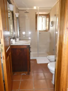 Vintage Room Yellow bath