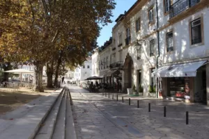 Alcobaças Square side view